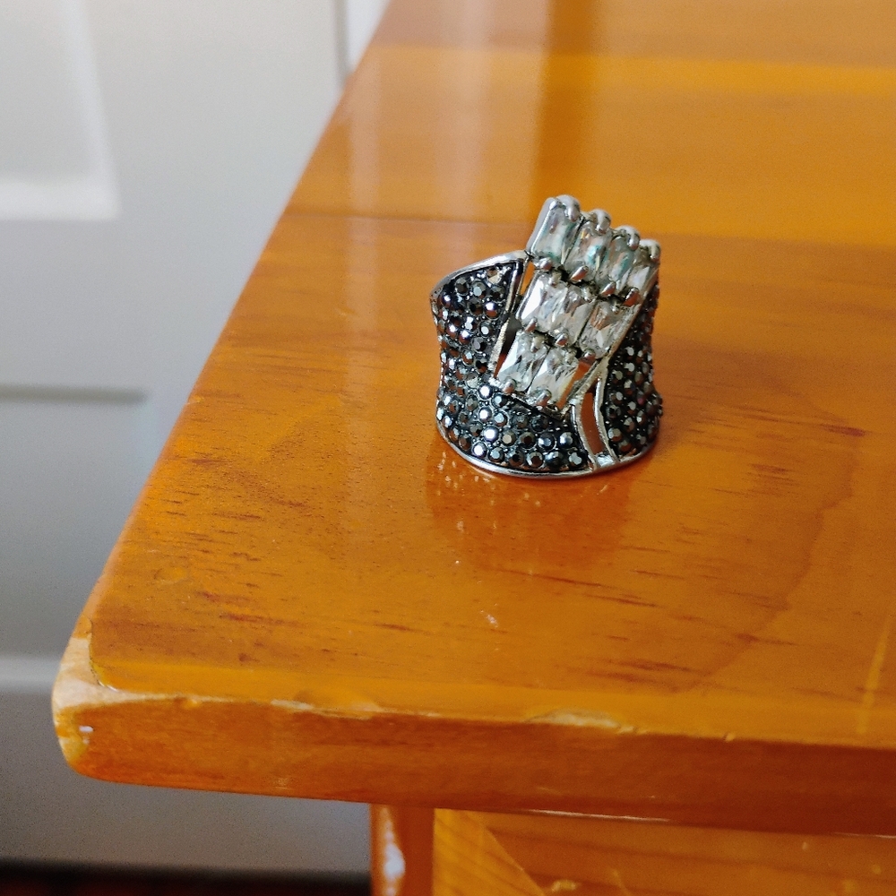 Elegant Cocktail Cuff Ring with Black and White Gemstones